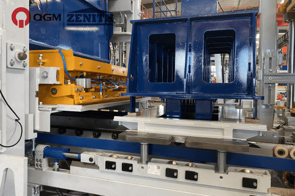 QGM ZN900CG, முதல் சீனா செங்கல் இயந்திரம் வட அமெரிக்க சந்தையில் நுழைந்தது, சீனா செங்கல் இயந்திர தொழிலுக்கு ஒரு புதிய சகாப்தத்தை உருவாக்குகிறது
