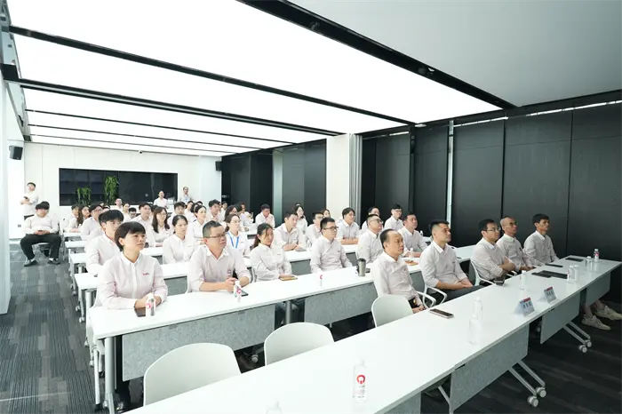 QGM: இராணுவ அணிவகுப்பை ஒன்றாகப் பார்ப்பது மற்றும் முன்னேற்றத்திற்கான பலத்தை சேகரிப்பது