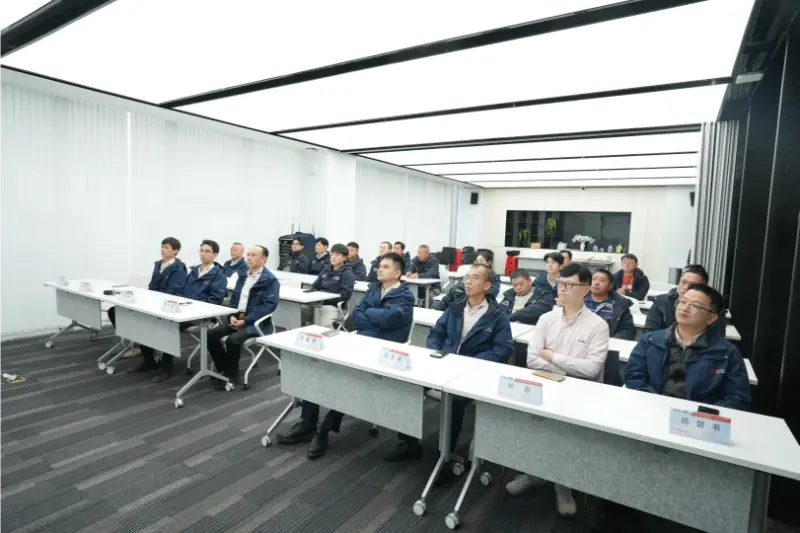 Quangong Machinery Co., Ltd இன் வெளிநாட்டு செங்கல் தயாரிக்கும் திட்டத்திற்கான அணிதிரட்டல் கூட்டம் வெற்றிகரமாக முடிந்தது.