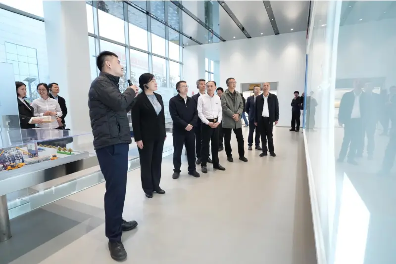 தேசிய வளர்ச்சி மற்றும் சீர்திருத்த ஆணையத்தின் (NDRC) தனியார் பொருளாதாரப் பணியகத்தின் துணை இயக்குநர் ஜெனரல் திரு. லியு மின் மற்றும் அவரது குழு ஆய்வு மற்றும் ஆராய்ச்சிப் பயணத்திற்காக குவாங்காங் மெஷினரி கோ., லிமிடெட்.