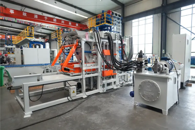 Quangong Machinery Co., Ltd.'s QT6 முழு தானியங்கி செங்கல் தயாரிக்கும் உற்பத்தி வரிசையானது திடக்கழிவுகளிலிருந்து அதிக லாபம் தரும் செங்கல் உற்பத்திக்கு அதிகாரம் அளிக்கிறது